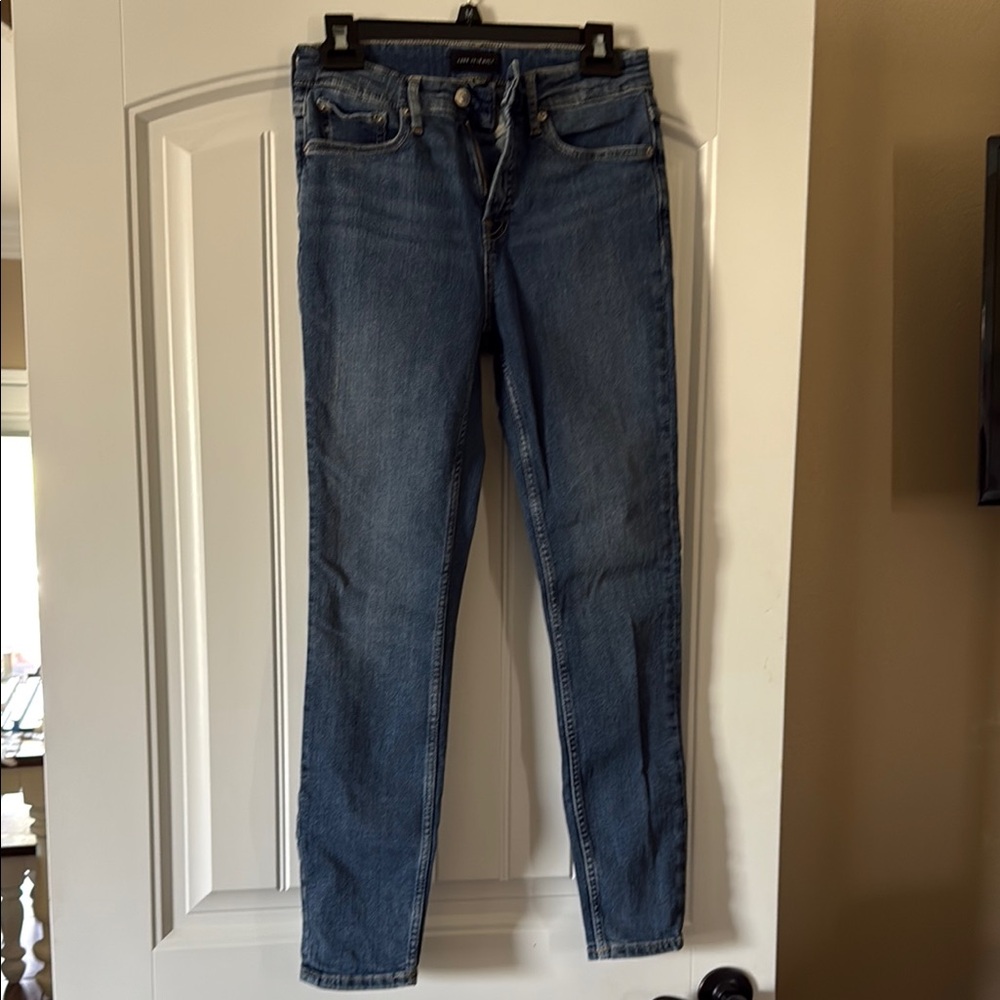 Blue Skinny Jeans with Classic Denim Appeal